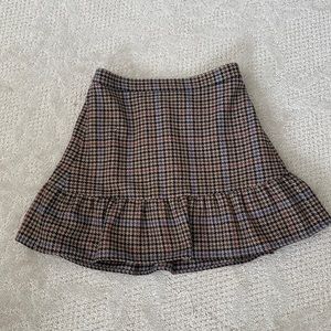 JCrew fit and flare wool houndstooth skirt. Size 6. Excellent condition.